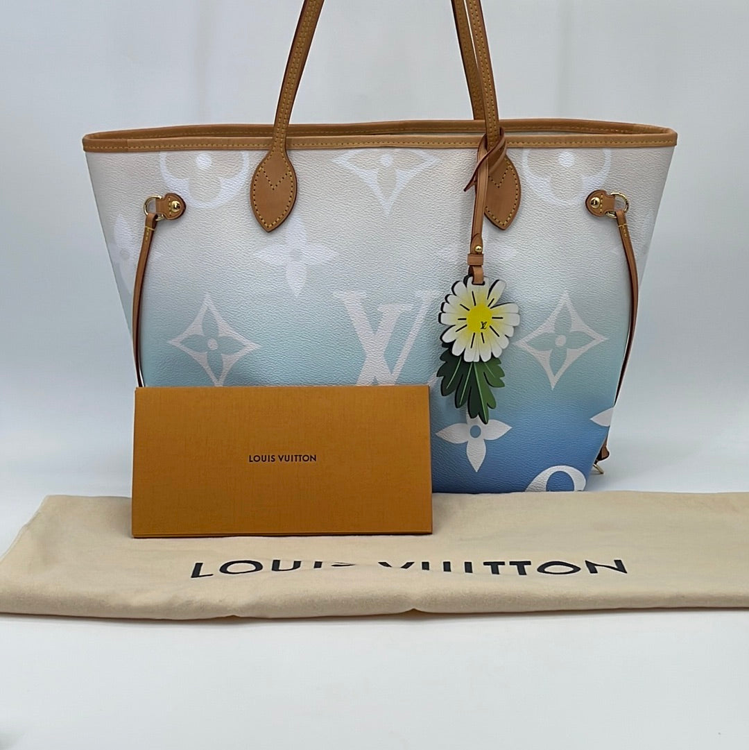 louis-vuitton by the pool neverfull