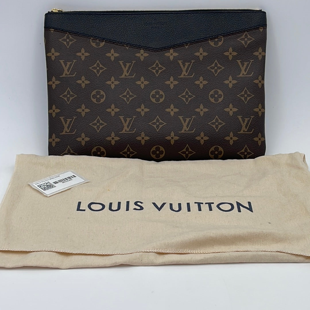 Louis Vuitton Daily Pouch, Black