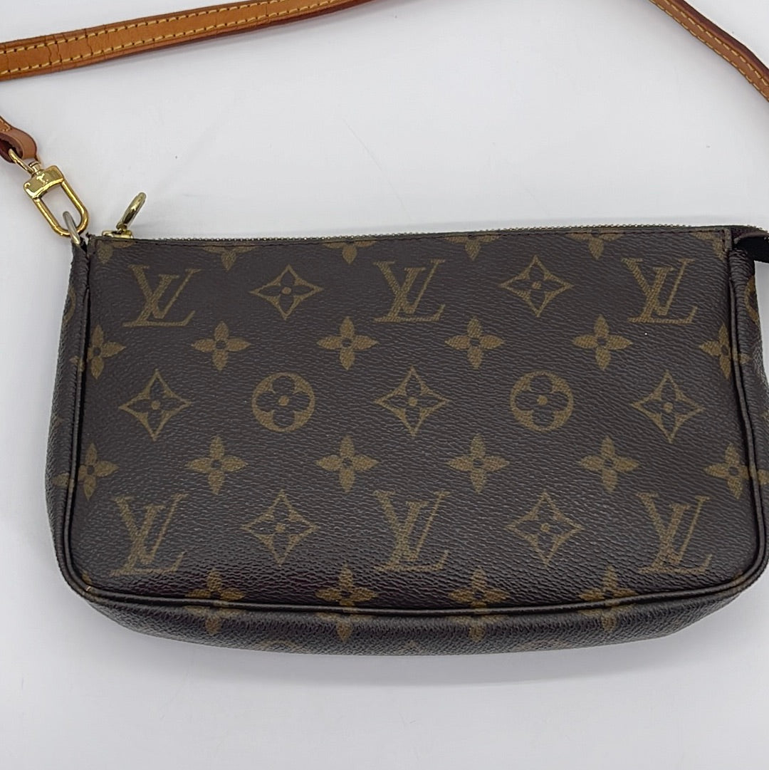 Preloved Louis Vuitton Pochette Accessoires Monogram Bag SD0060 011323 –  KimmieBBags LLC
