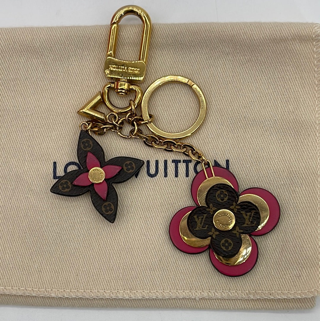 LOUIS VUITTON Double loop Fleur LV Bag Charm and Key Holder - AWL1686 –  LuxuryPromise