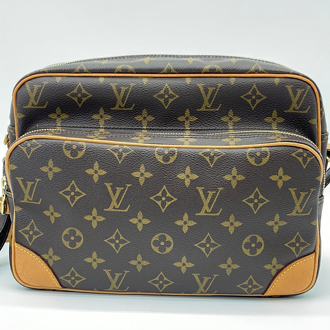 Louis Vuitton Monogram Nil Messenger Camera Bag For Sale at