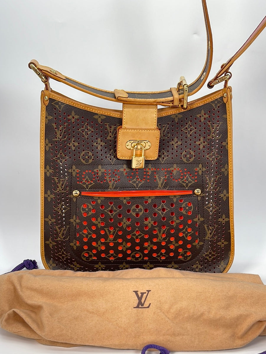 Sold at Auction: LOUIS VUITTON Schultertasche PERFORATED MUSETTE BAG,  Koll. 2006.
