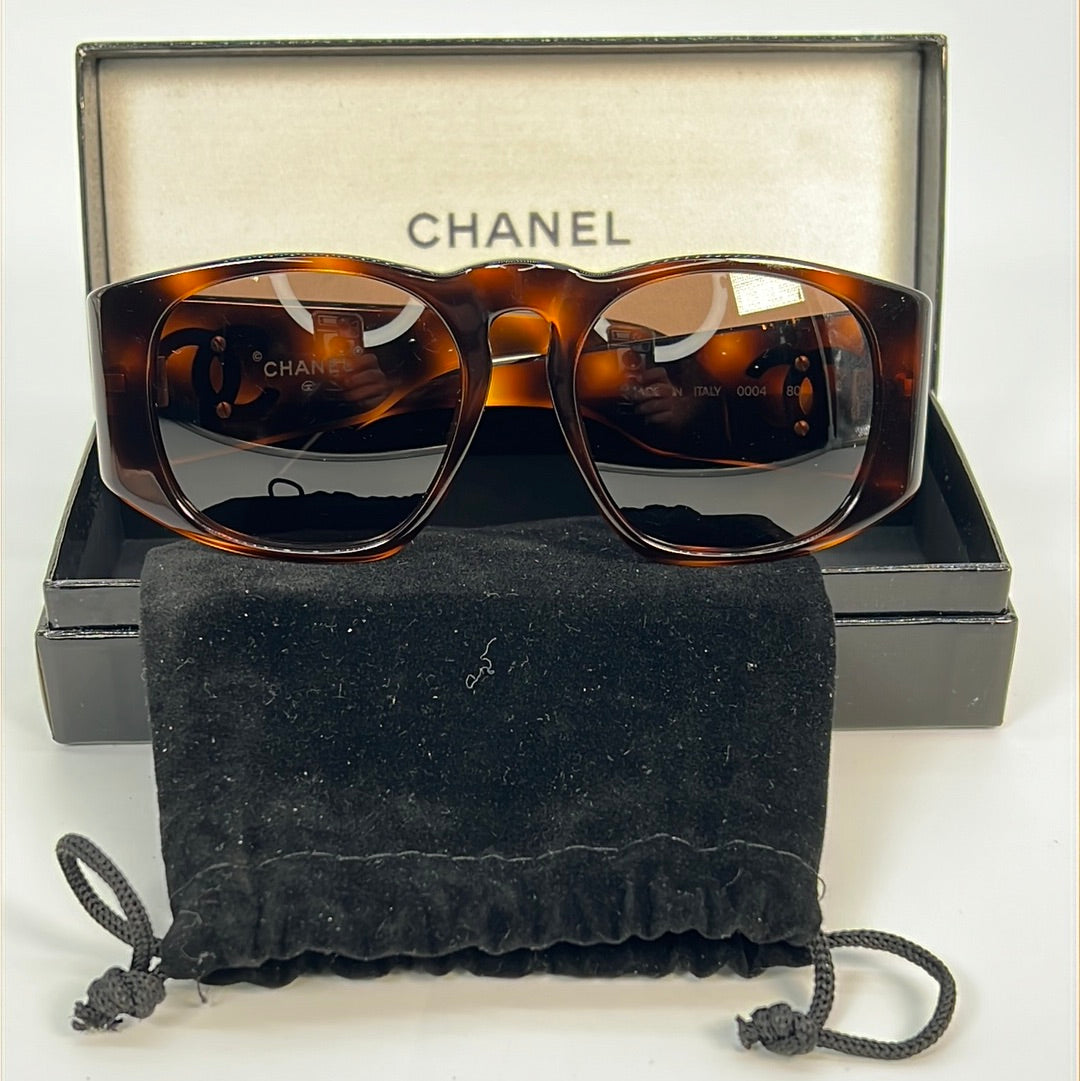 Preloved Chanel Tortoise Sunglasses with Dust Bag and Box  display picture 1