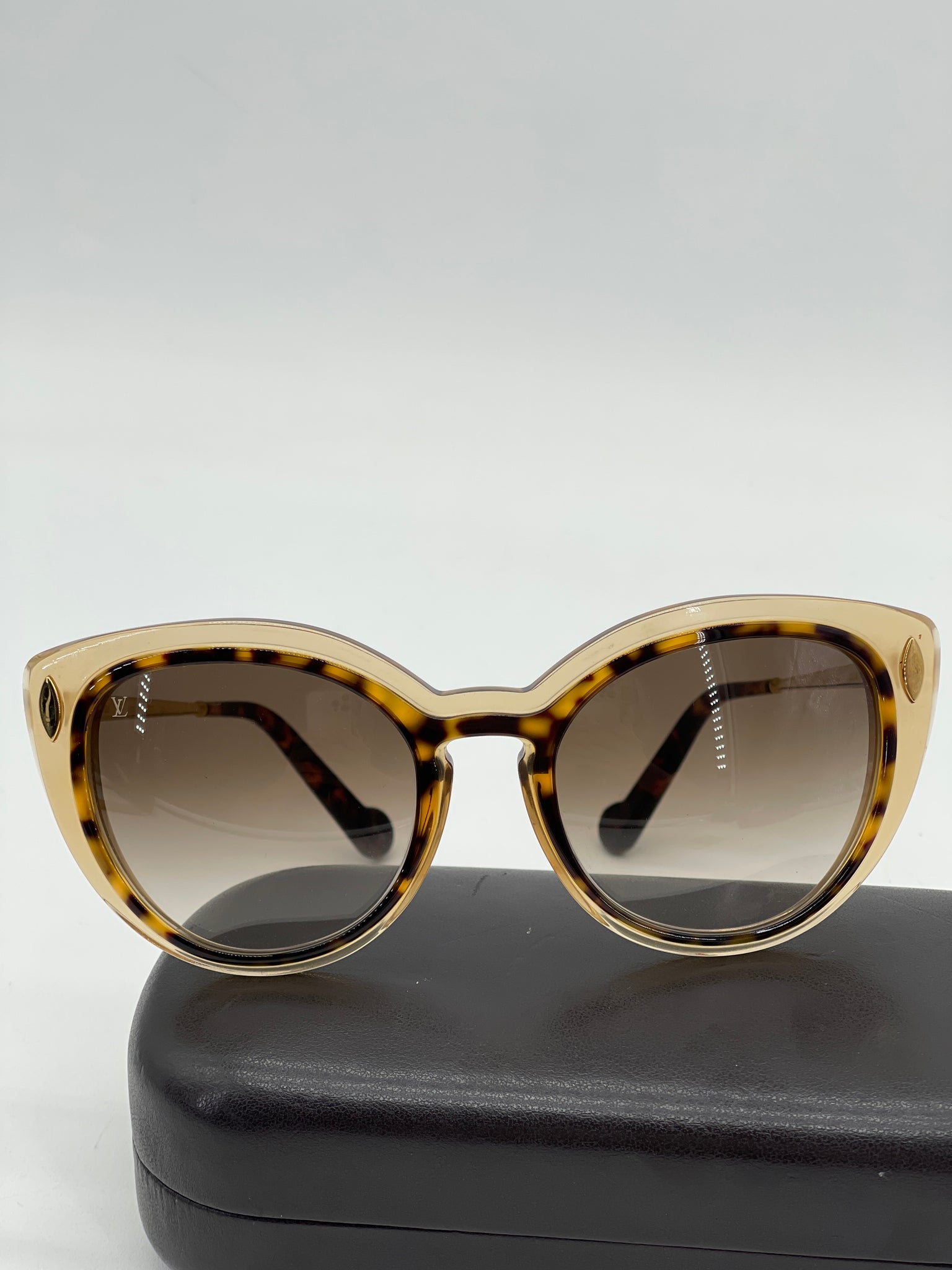 Preloved Louis Vuitton Tortoise Shell/ Acetate Metal Willow Sunglasses. R1105 093024 H