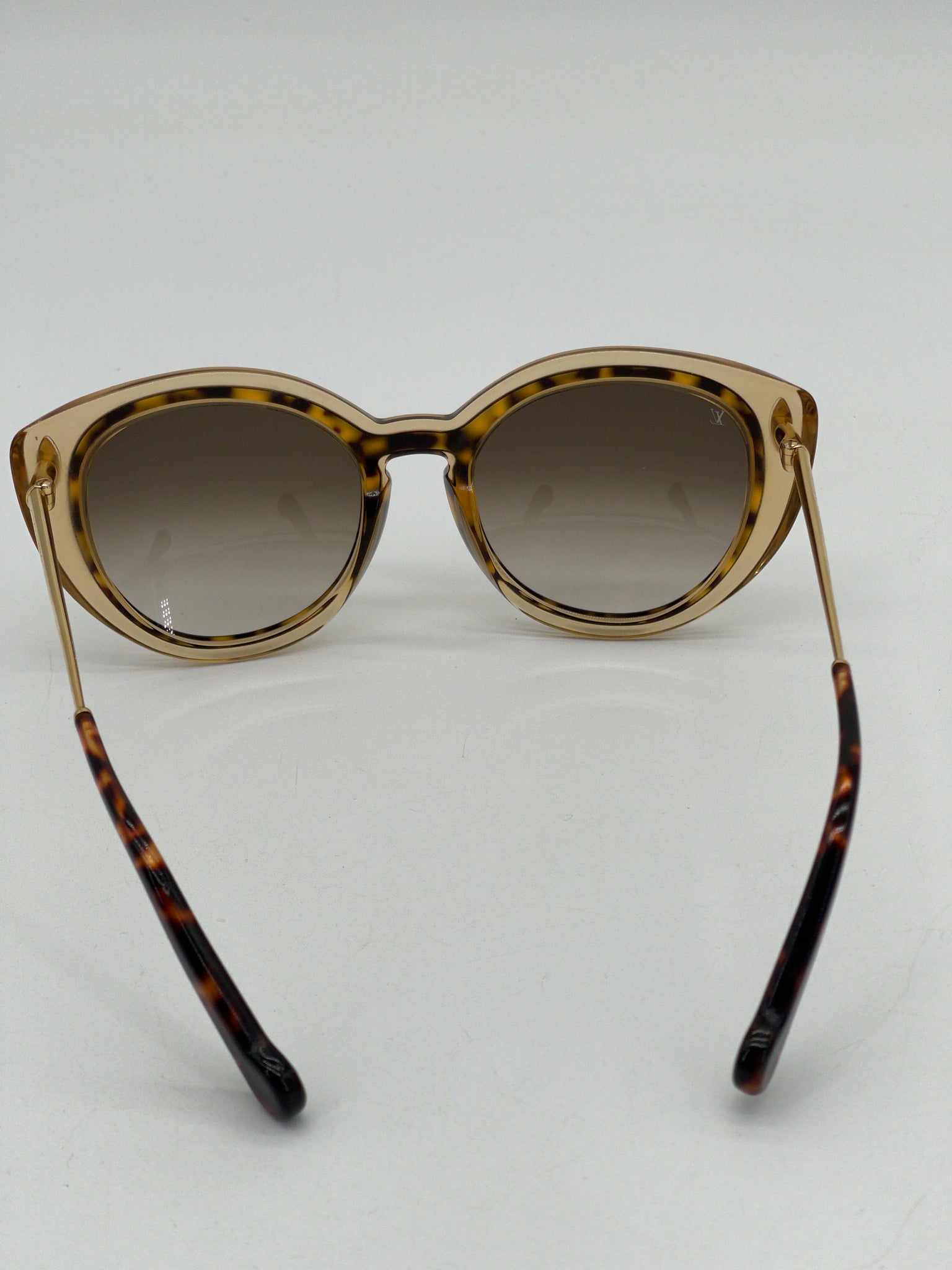 Preloved Louis Vuitton Tortoise Shell/ Acetate Metal Willow Sunglasses. R1105 093024 H