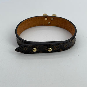 090623 SNEAK PEEK Preloved Louis Vuitton Monogram Essential V Bracelet –  KimmieBBags LLC