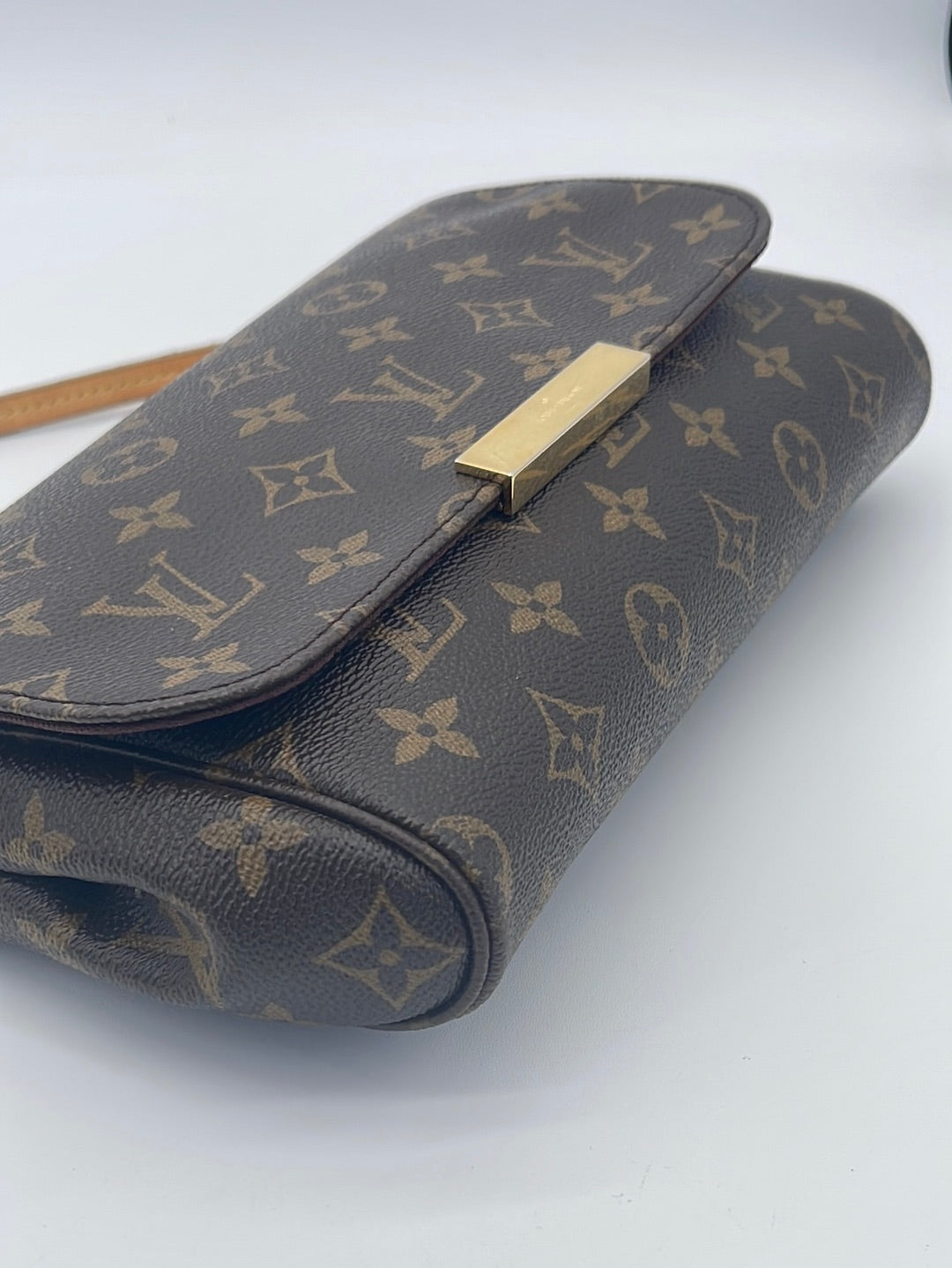 PRELOVED DISCONTINUED Louis Vuitton Favorite MM Monogram Bag SD2185 08 –  KimmieBBags LLC