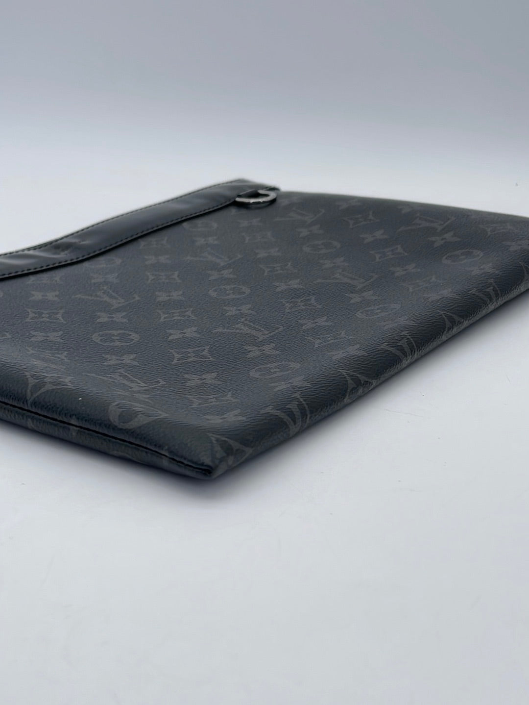Louis Vuitton Monogram Eclipse Discovery Tri-Fold Compact Wallet (SHF- –  LuxeDH