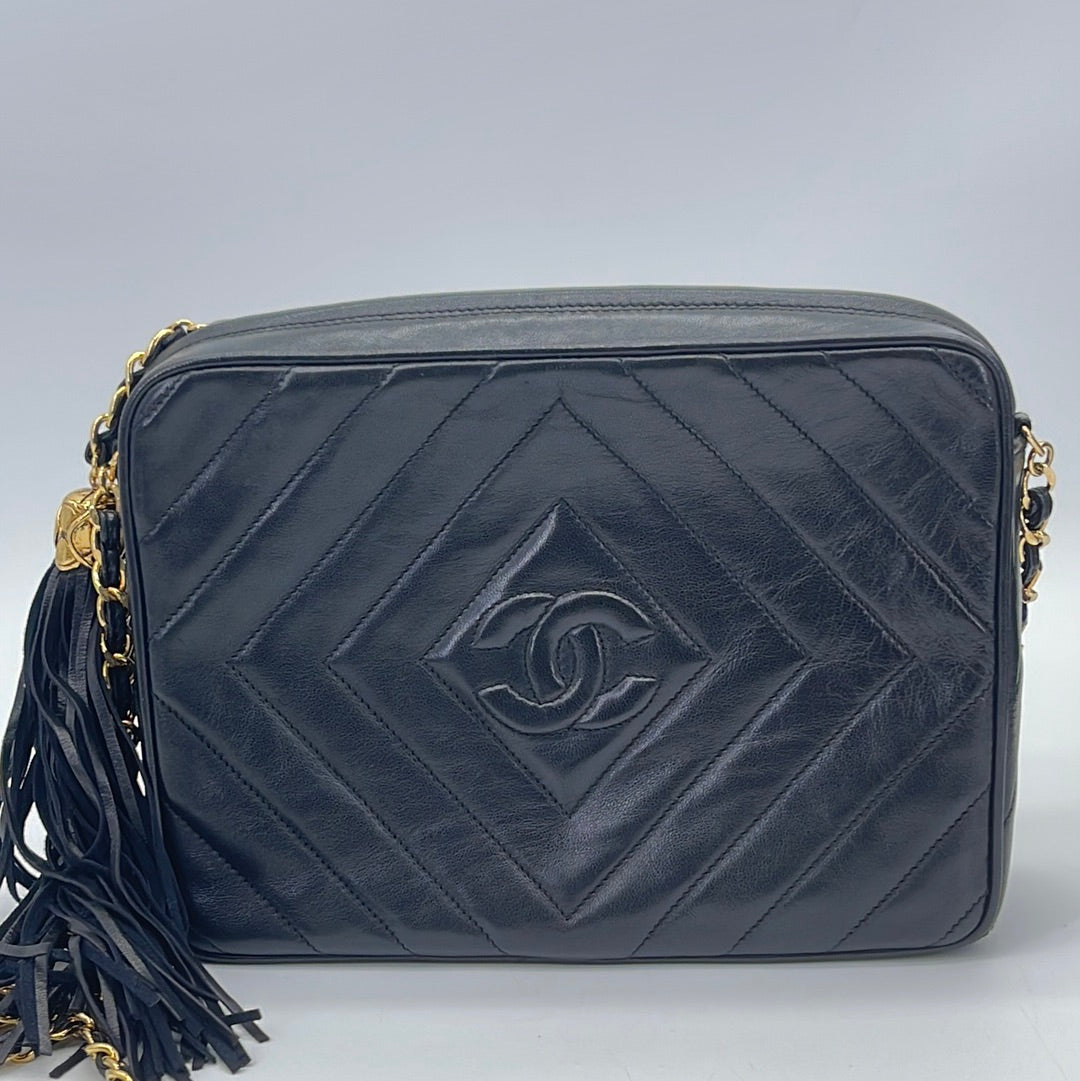 PRELOVED Chanel Vintage Diamond CC Medium Camera Black Quilted Lambskin Bag C2JTVMQ 032524 H
