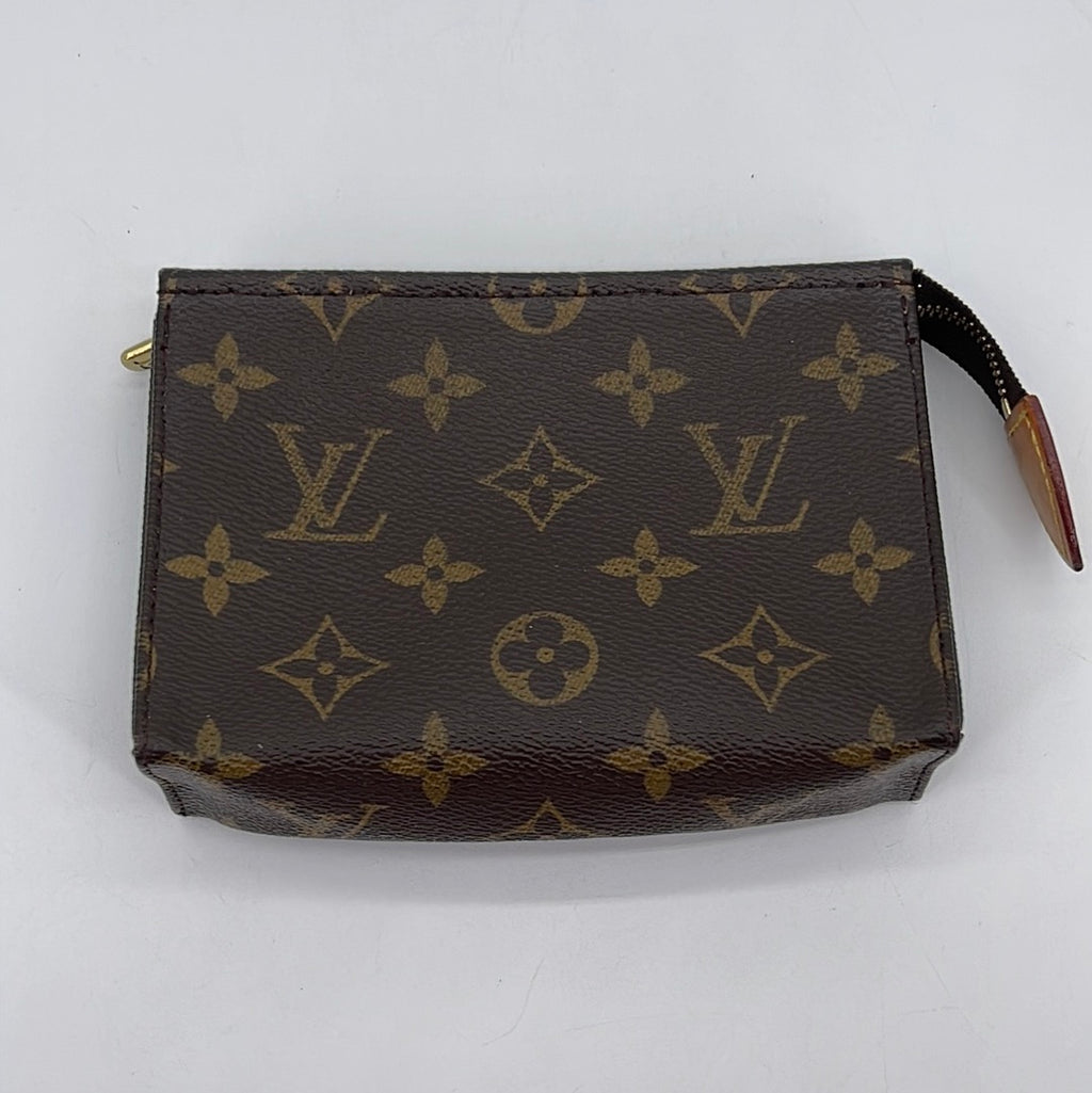 Preloved  Louis Vuitton Monogram Toiletry 15 Pouch Y7RX7WV 022324 H