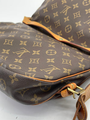 Saumur 30, Used & Preloved Louis Vuitton Messenger Bag, LXR USA, Brown