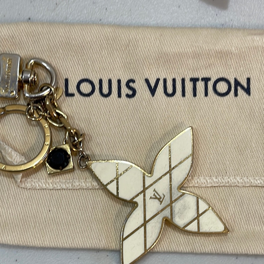 083023 SNEAK PEEK Preloved Louis Vuitton Monogram Malletage Flower Key  Holder Bag Charm $40 OF