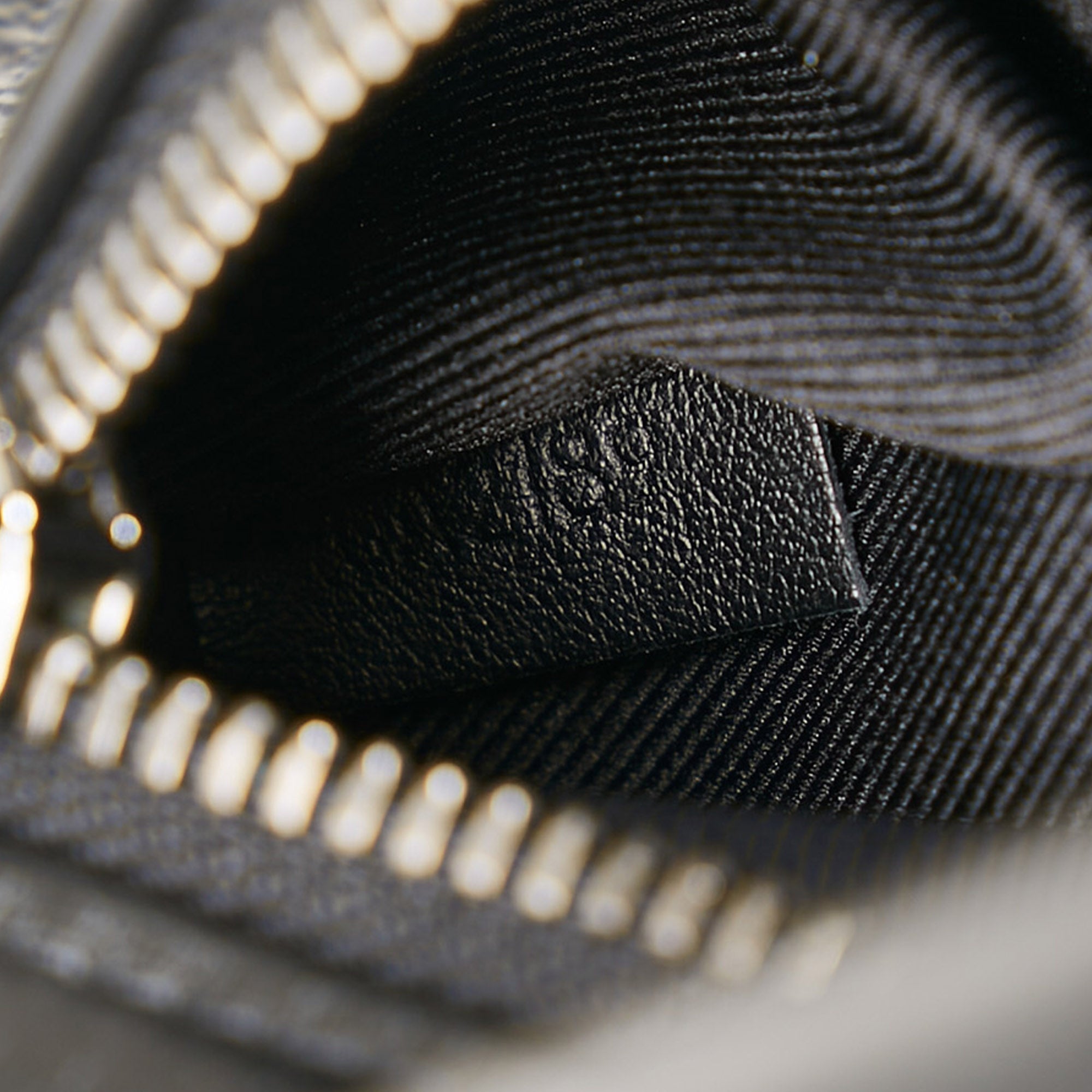 Louis Vuitton Bumbag RJL1421 – LuxuryPromise