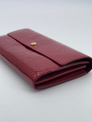 PRELOVED Louis Vuitton Red Vernis Monogram Sarah Wallet TS3152