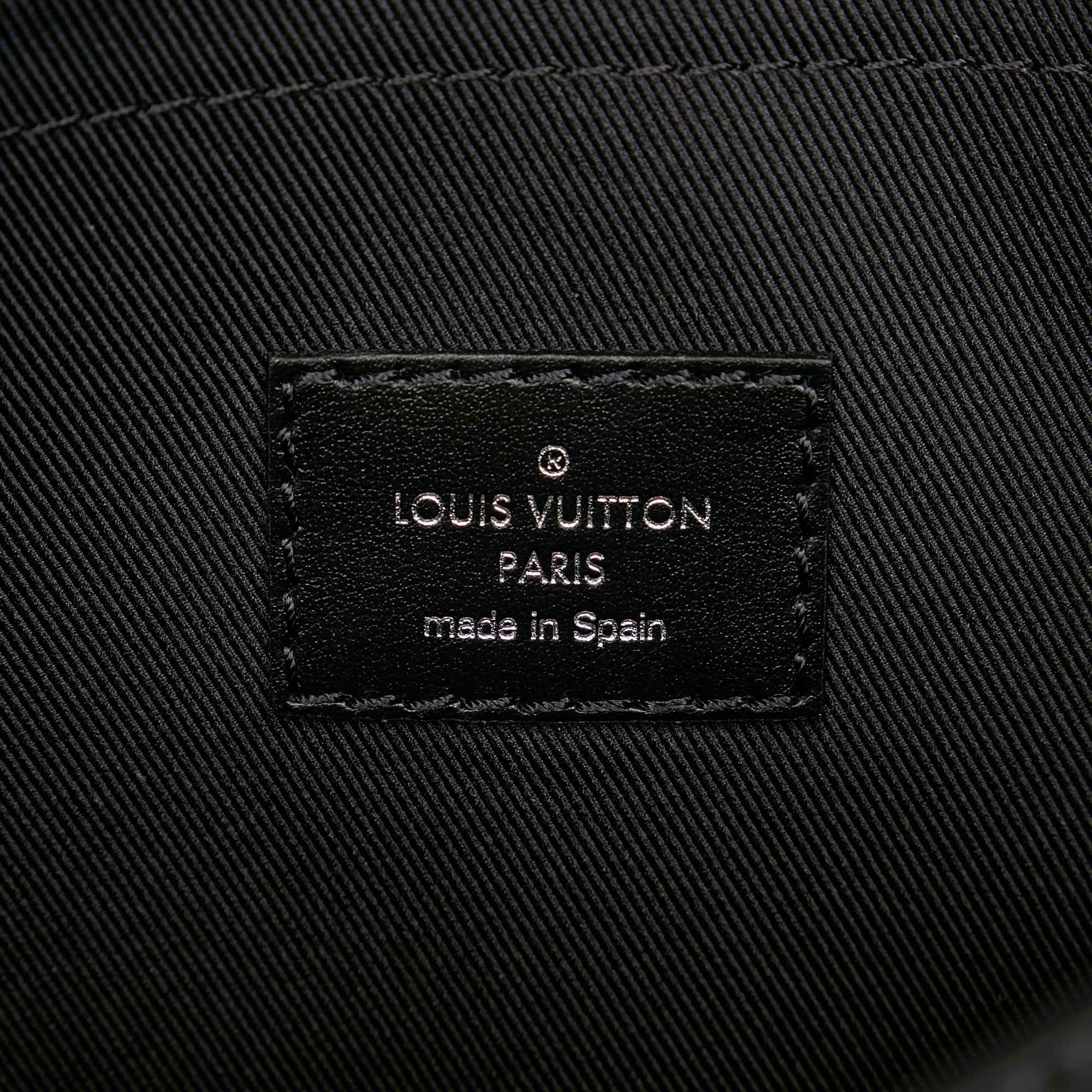 Louis Vuitton Damier Graphite Laptop Renzo Messenger Bag Louis Vuitton |  The Luxury Closet