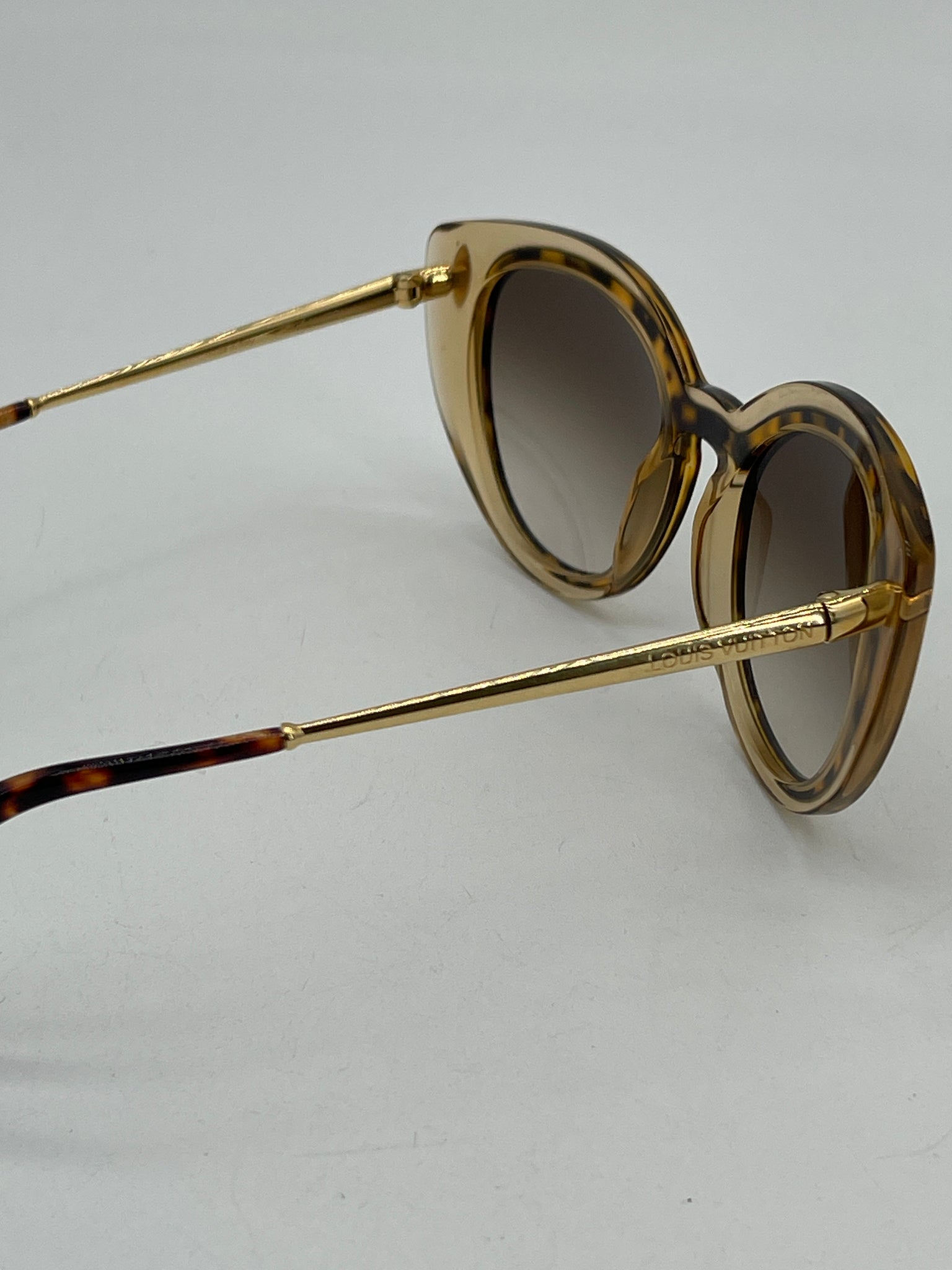 Preloved Louis Vuitton Tortoise Shell/ Acetate Metal Willow Sunglasses. R1105 093024 H