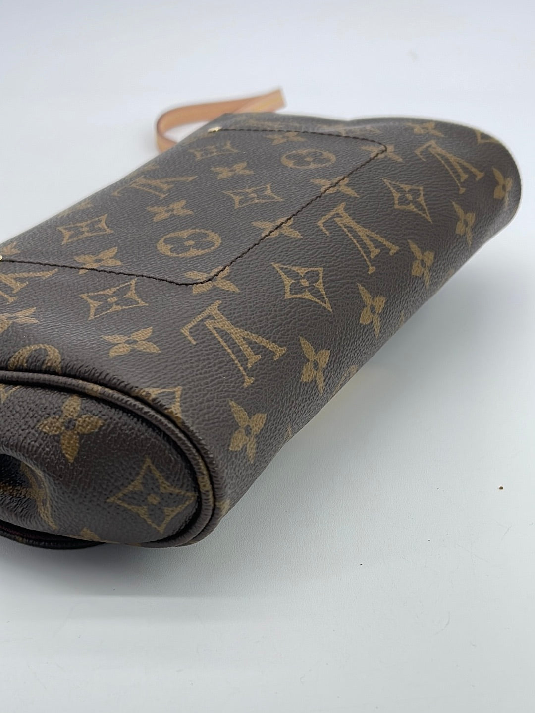 Discontinued PRELOVED Louis Vuitton Favorite MM Monogram Bag SD3193 09 –  KimmieBBags LLC