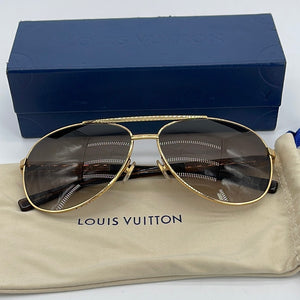 082623 SNEAK PEEK Preloved Louis Vuitton Altitude Pilot Sunglasses