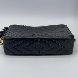 PRELOVED Chanel Vintage Diamond CC Medium Camera Black Quilted Lambskin Bag C2JTVMQ 032524 H