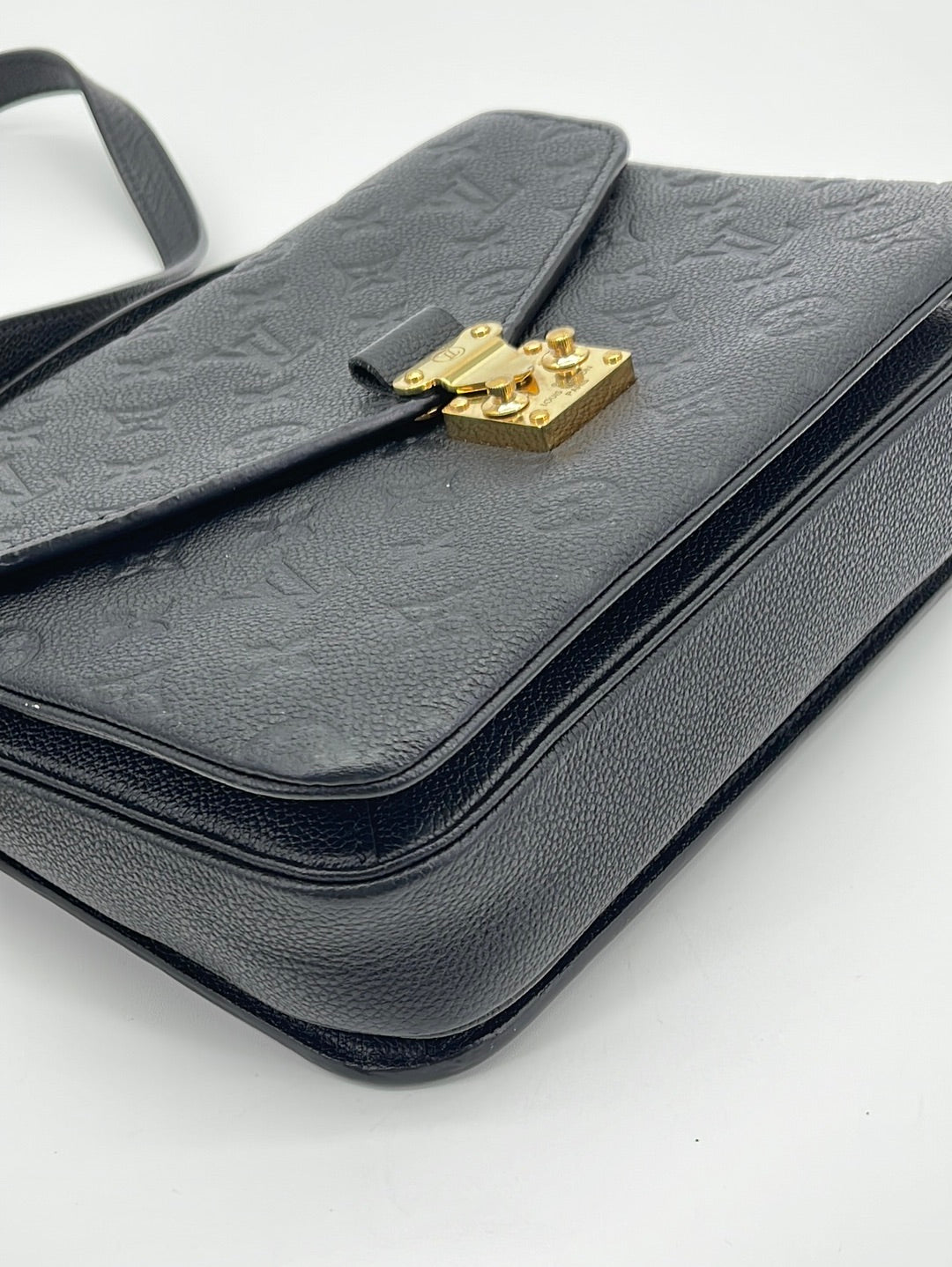 Louis Vuitton - Pochette Métis - Braided Handle - Empreinte Leather -  Pre-Loved