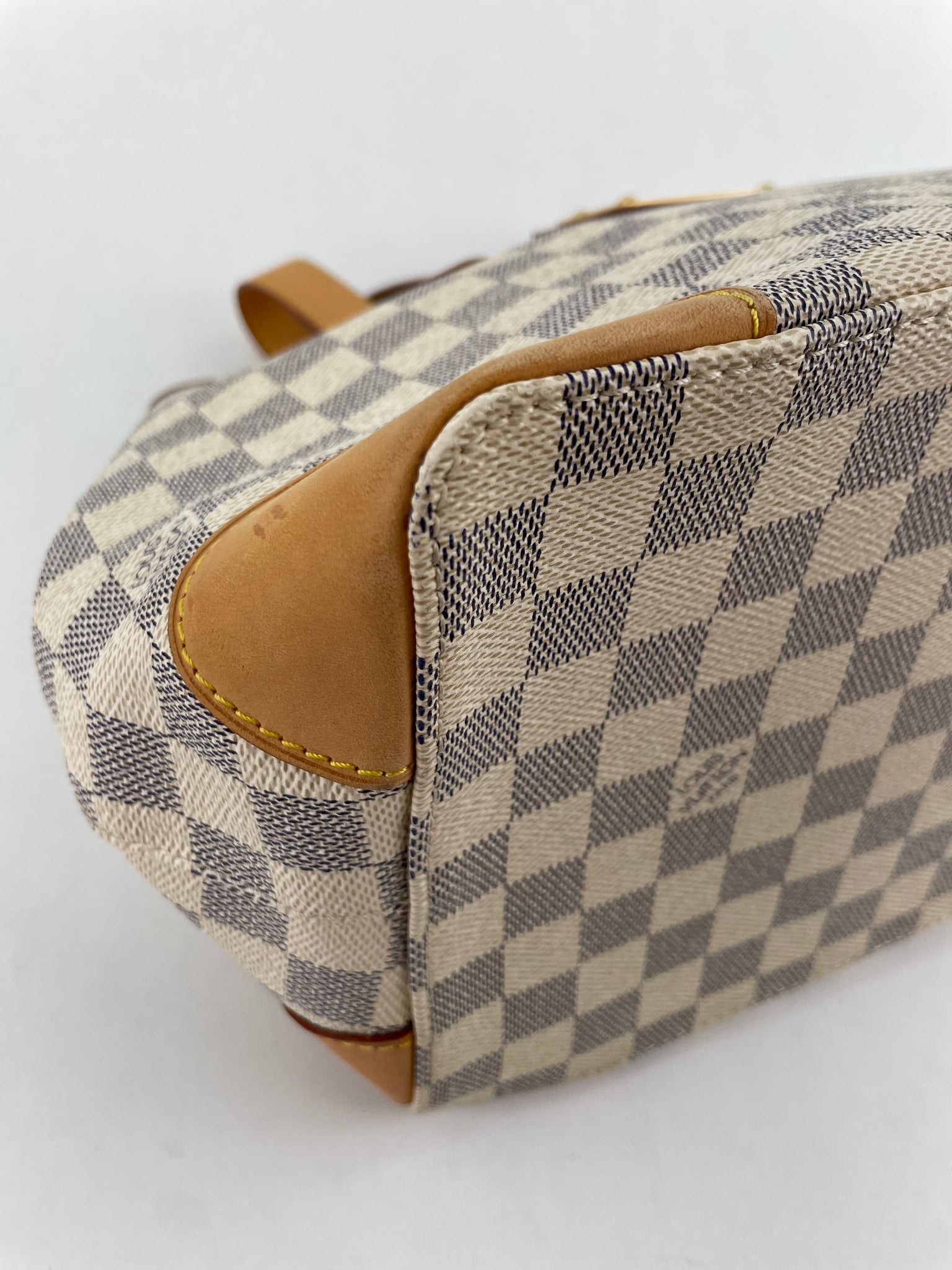 Louis Vuitton Azur Hampstead MM Bag – The Closet