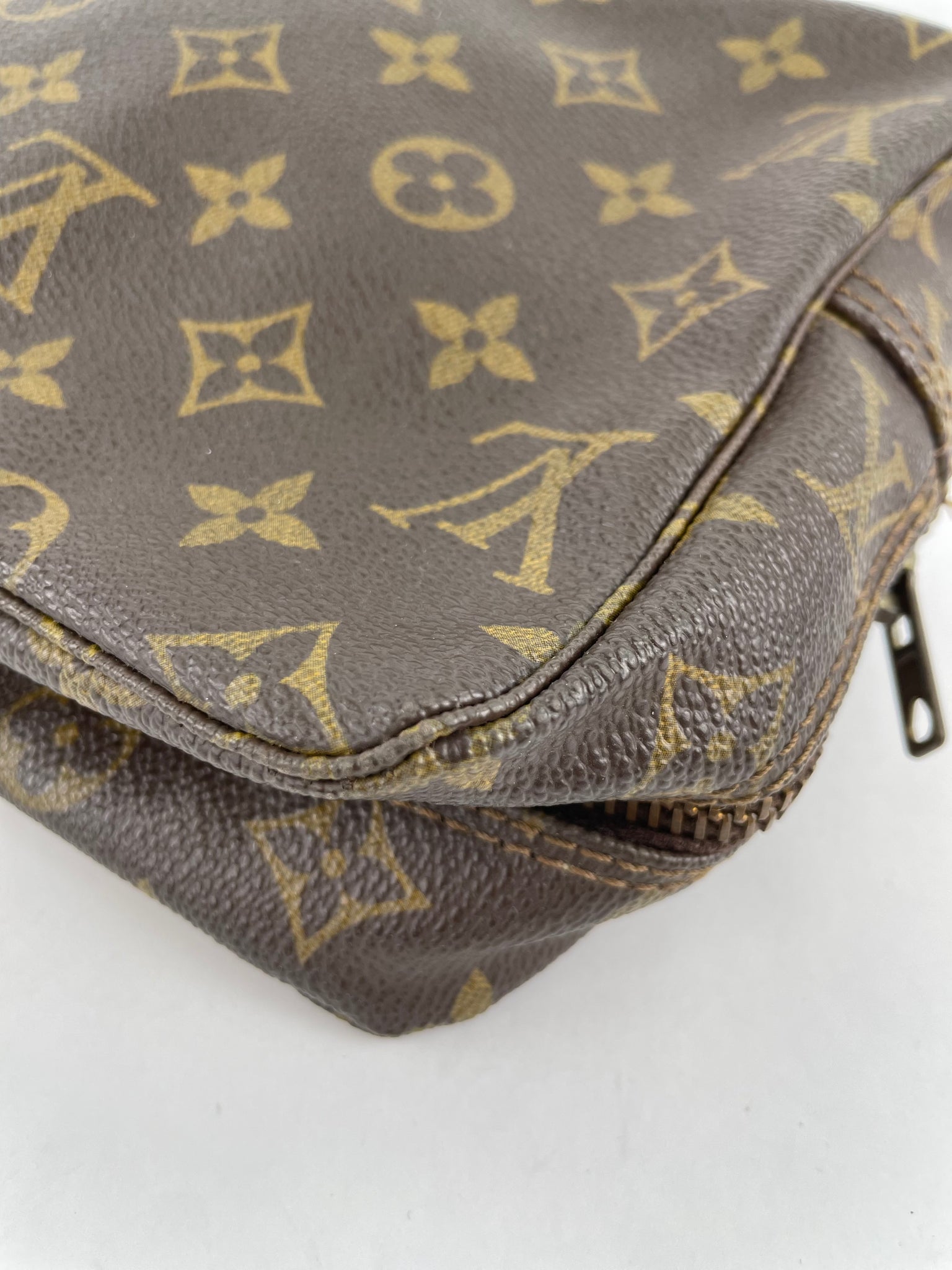 FARFETCH PRELOVED Louis Vuitton Trousse 23 and 28! 