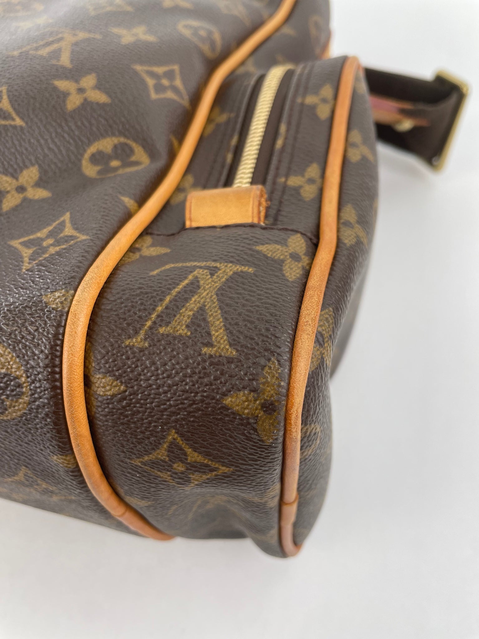 Preloved Louis Vuitton Monogram Canvas Sac Squash Messenger Bag MB0024 –  KimmieBBags LLC