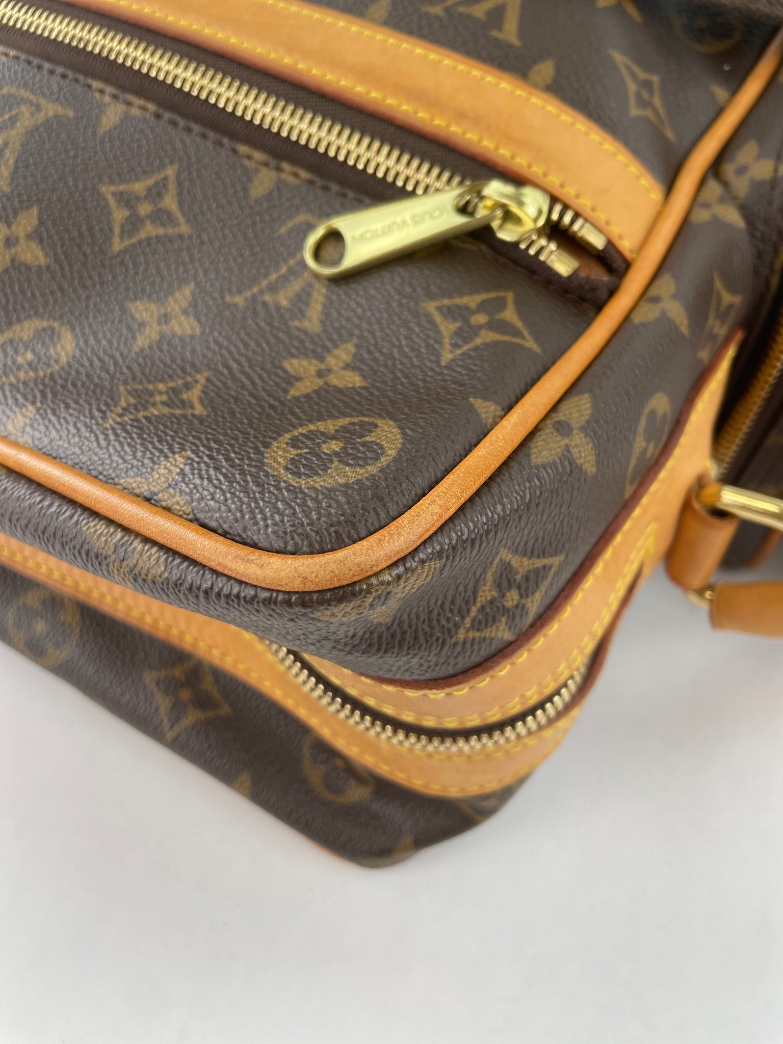 RUSH SALE!!! PRELOVED Original LV Saumur 43 Messenger Bag Monogram- Good  Condition>>> PLEASE READ Bio and Product details, Men's Fashion, Bags, Belt  bags, Clutches and Pouches on Carousell