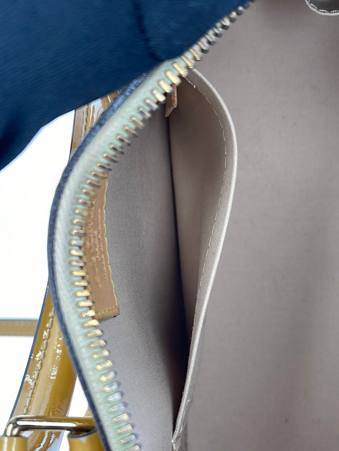 Louis Vuitton M91614 Monogram Vernis Leather Jaune/ Beige/ Yellow Alma Tote  Bag (FL4168)