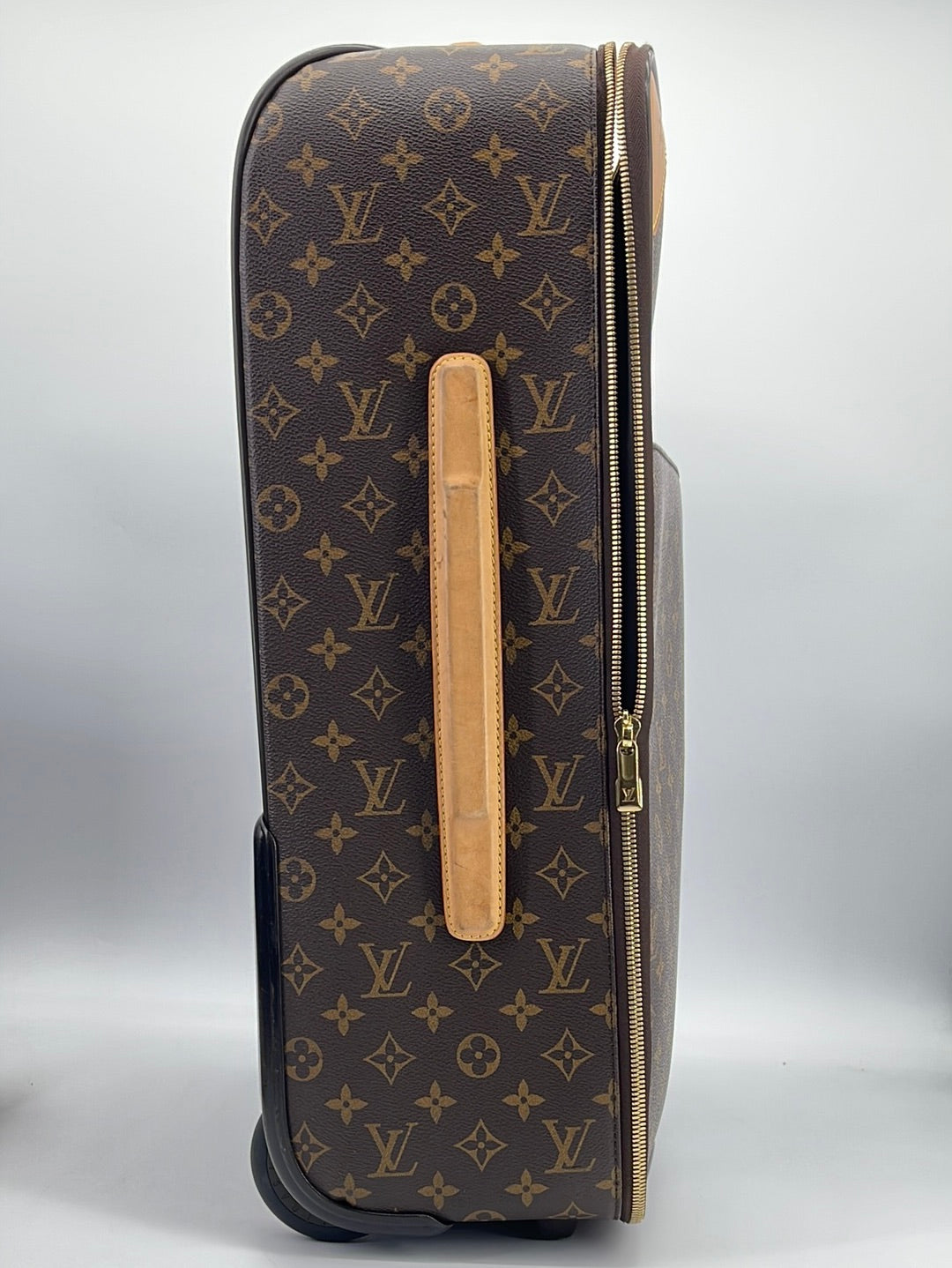 Louis Vuitton Pégase Suitcase 362622