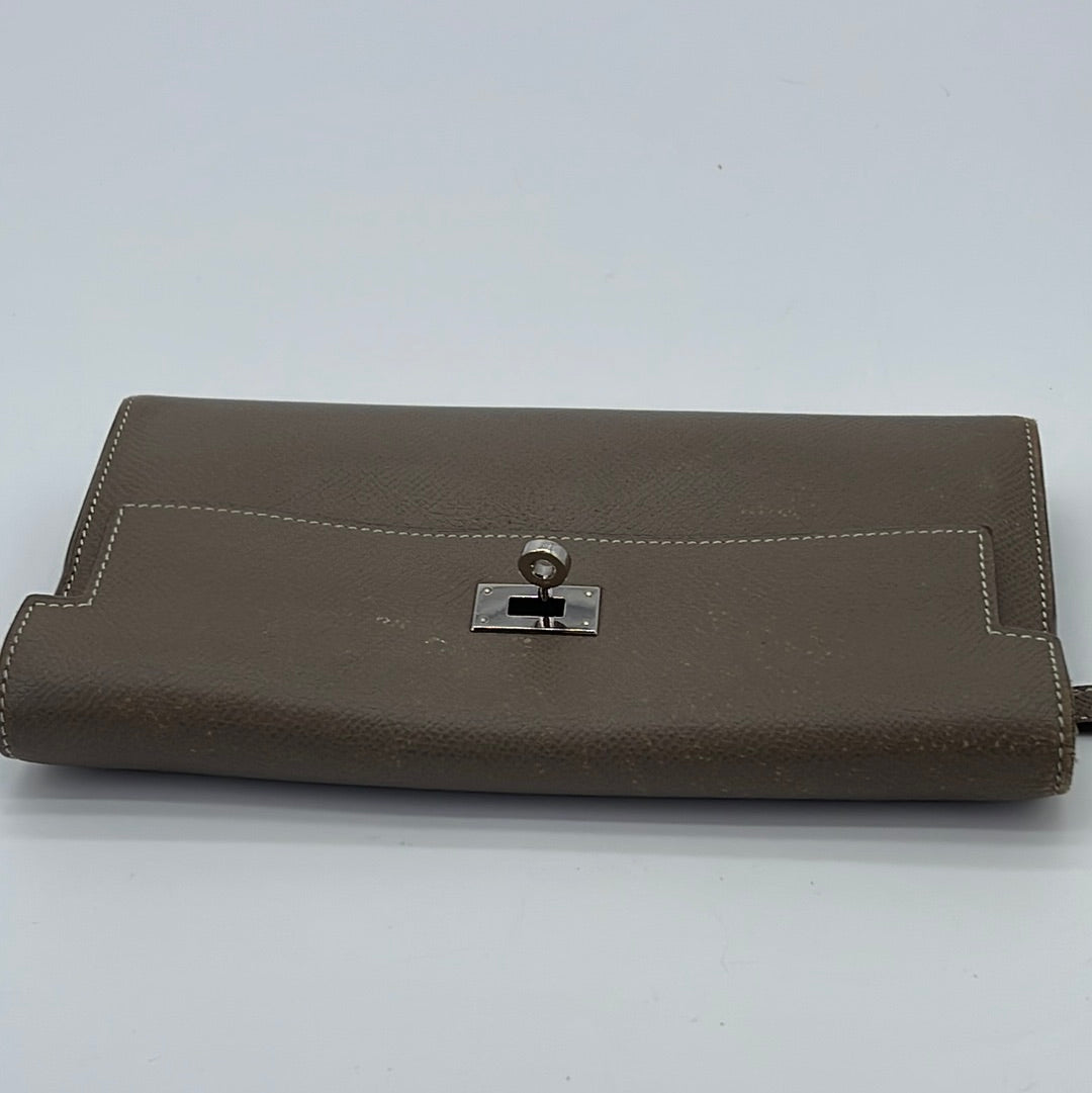 GIFTABLE Preloved Hermes Kelly To Go Lounge Grey Epsom Leather Wallet AAI010IH 070323 $1000 OFF
