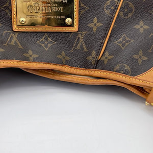 Authenticated Used Louis Vuitton LOUIS VUITTON Monogram Berry PM One  Shoulder Bag M41623