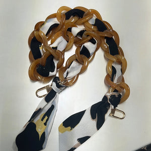 22" TWILLY SCARF RESIN CHAIN BLACK & WHITE PRINT - DEAL OF THE NIGHT 060723