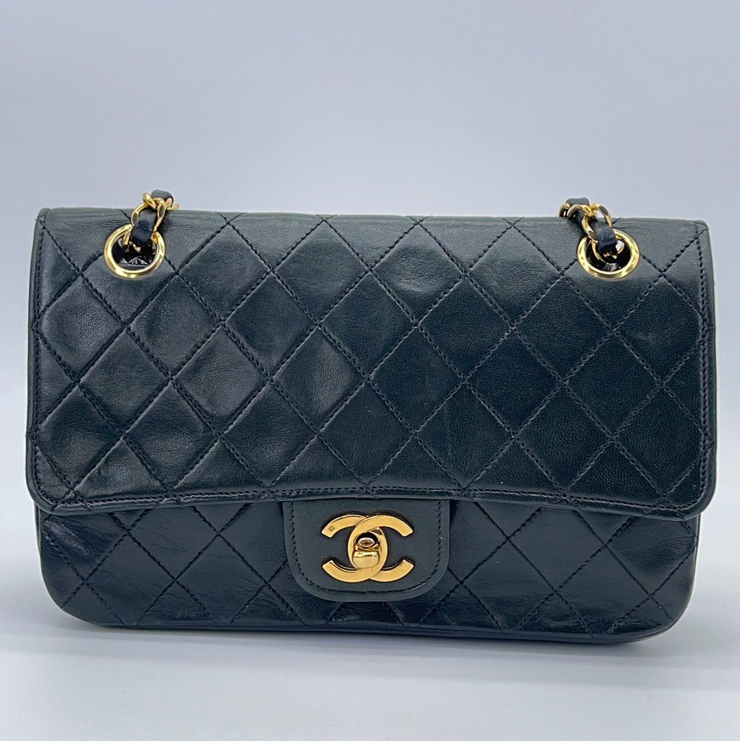 Chanel Vintage Black Quilted Lambskin Medium Classic Double Flap