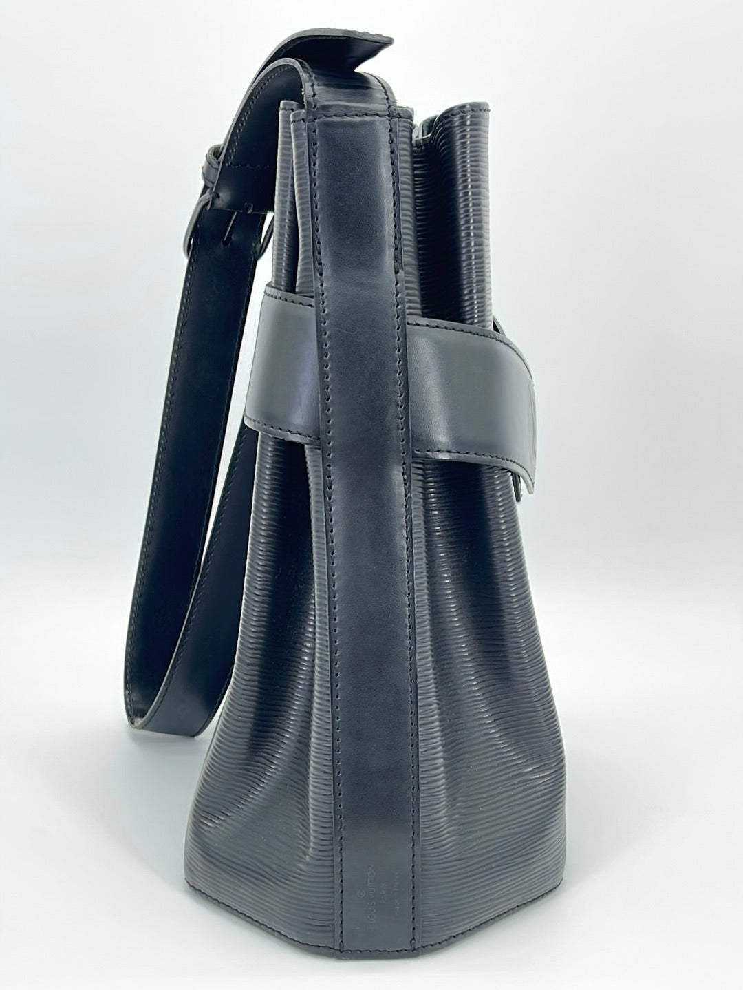 Louis Vuitton Sac D'epaule Twist Bucket Hobo Noir with Pouch 869137 Black  Leather Shoulder Bag, Louis Vuitton