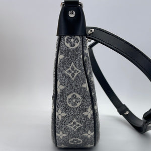 Louis Vuitton Monogram Jacquard Denim Loop - Blue Shoulder Bags, Handbags -  LOU631408