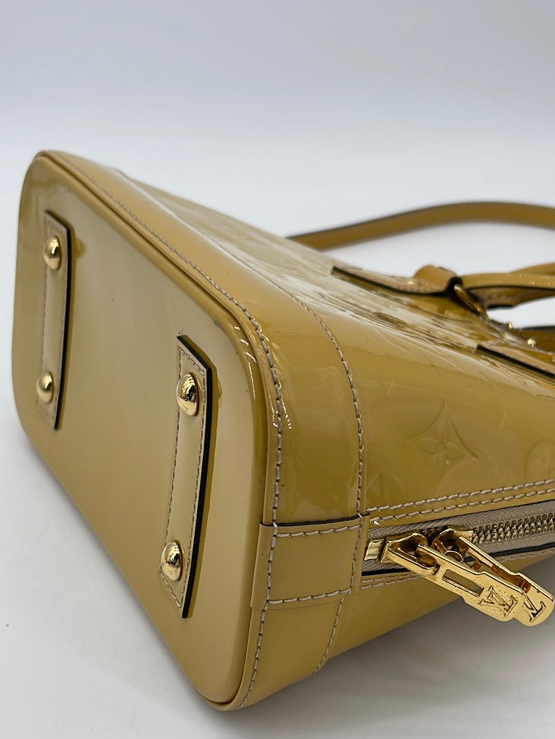 Louis Vuitton Yellow Monogram Vernis Alma BB Leather Patent leather  ref.955657 - Joli Closet