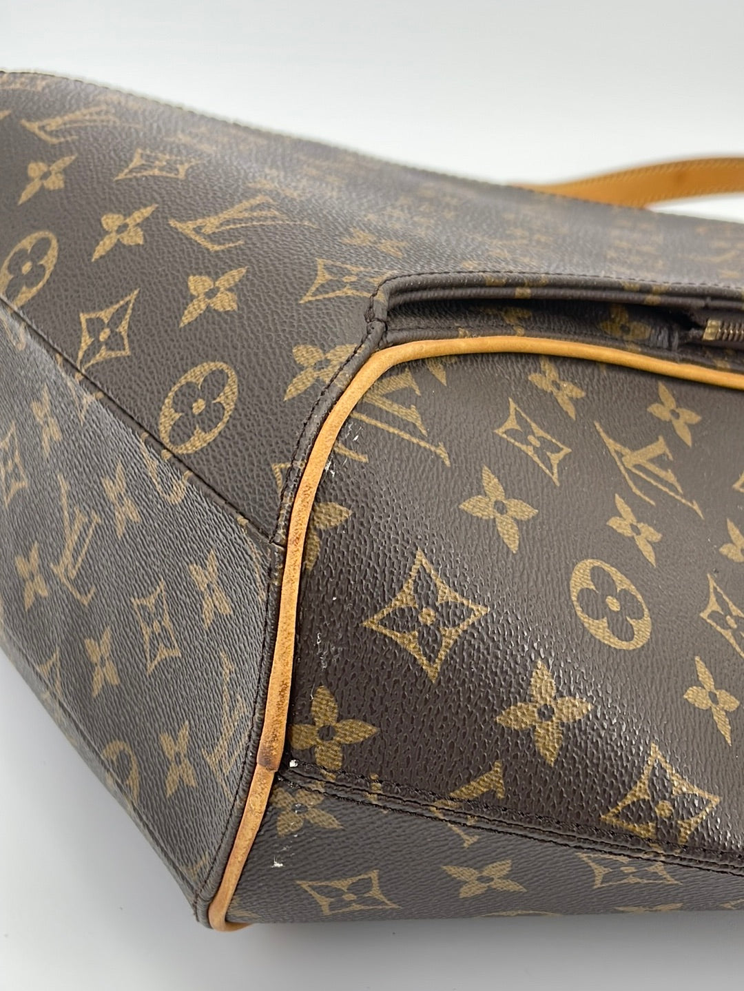 Sold at Auction: Vintage Louis Vuitton 'Ellipse' Backpack
