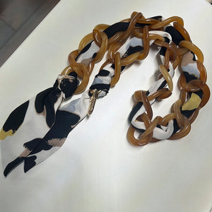 22" TWILLY SCARF RESIN CHAIN BLACK & WHITE PRINT - DEAL OF THE NIGHT 060723