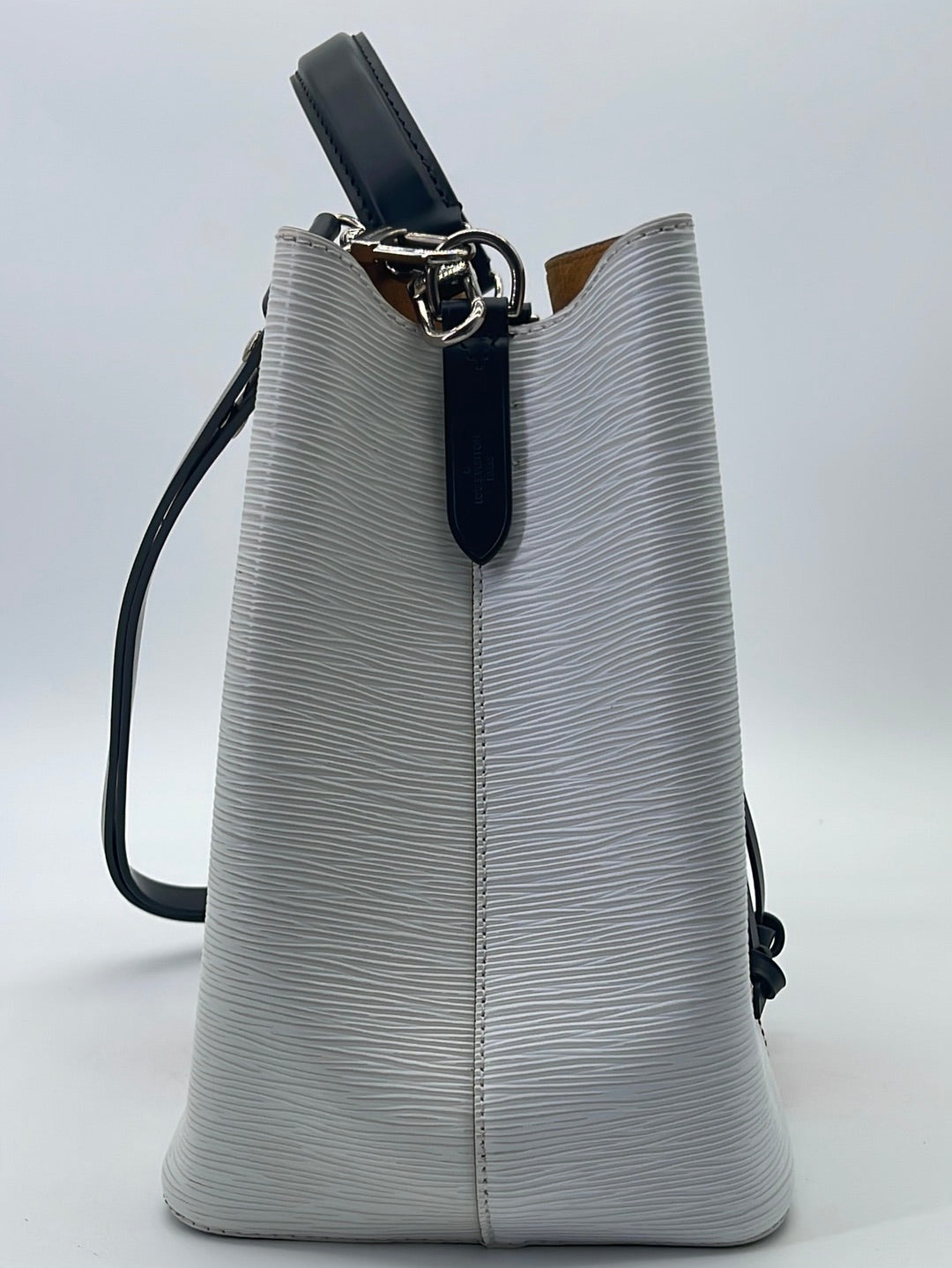 Louis Vuitton NeoNoe Bag in Epi Leather  Louis vuitton bag neverfull, Bags,  Louis vuitton vintage bags
