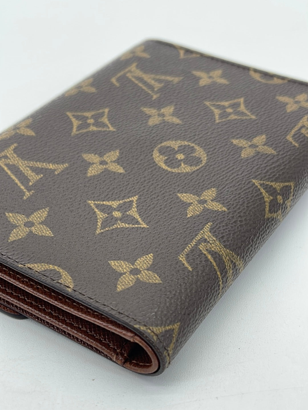 Authentic Louis Vuitton Monogram Porte-Cartes Credit Yen Checkbook Wal –  TLB Preloved Goods