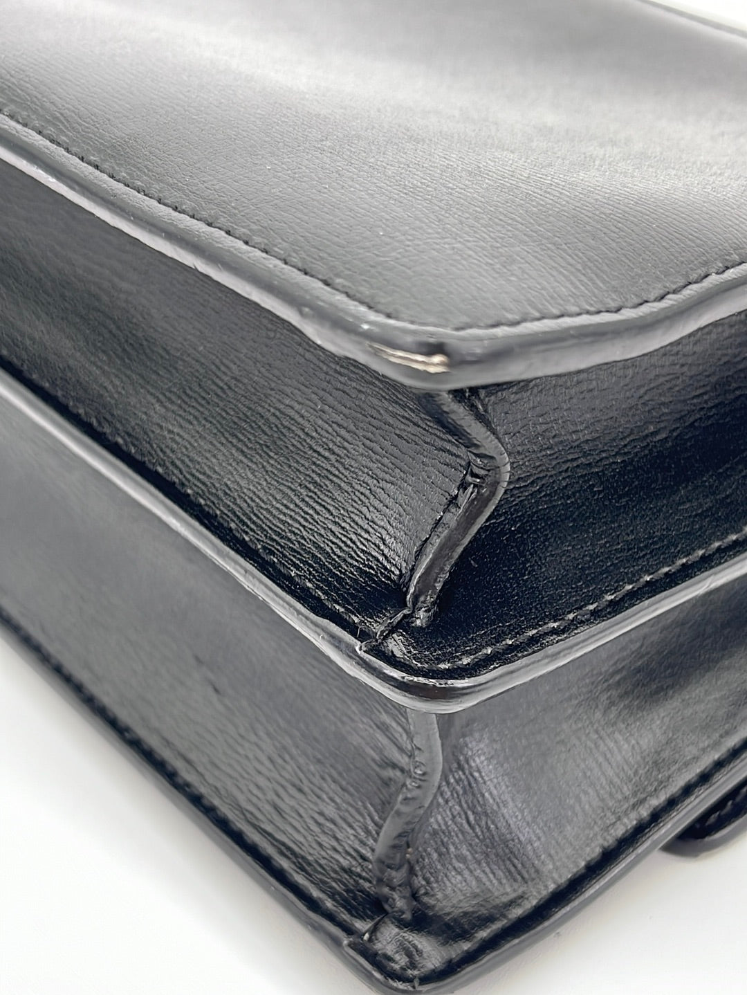 Leather crossbody bag Yves Saint Laurent Black in Leather - 26191169