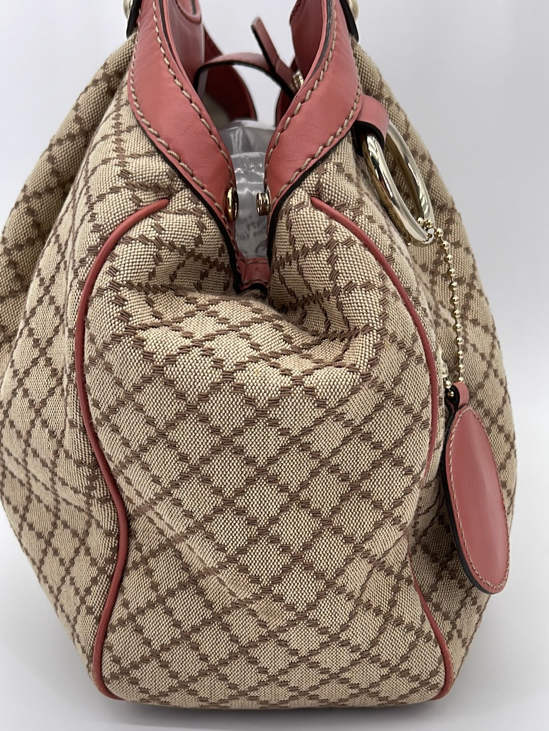 Preloved Gucci Large Beige Canvas Sukey Shoulder Bag with Coral Leather Trim 211944486628 060523