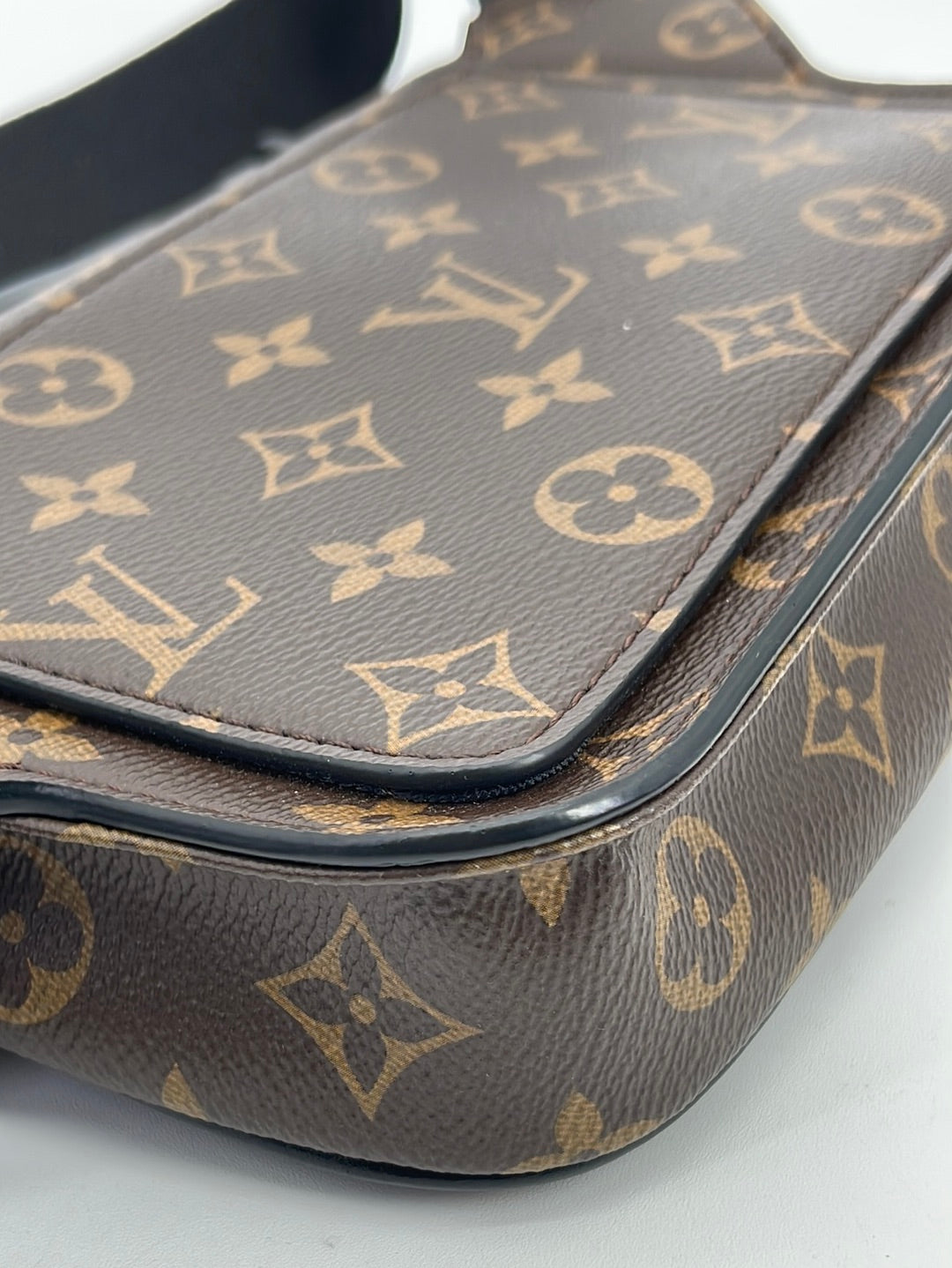 Giftable Preloved Louis Vuitton Macassar Monogram S Lock Sling Bag 9WJ7C46 072623