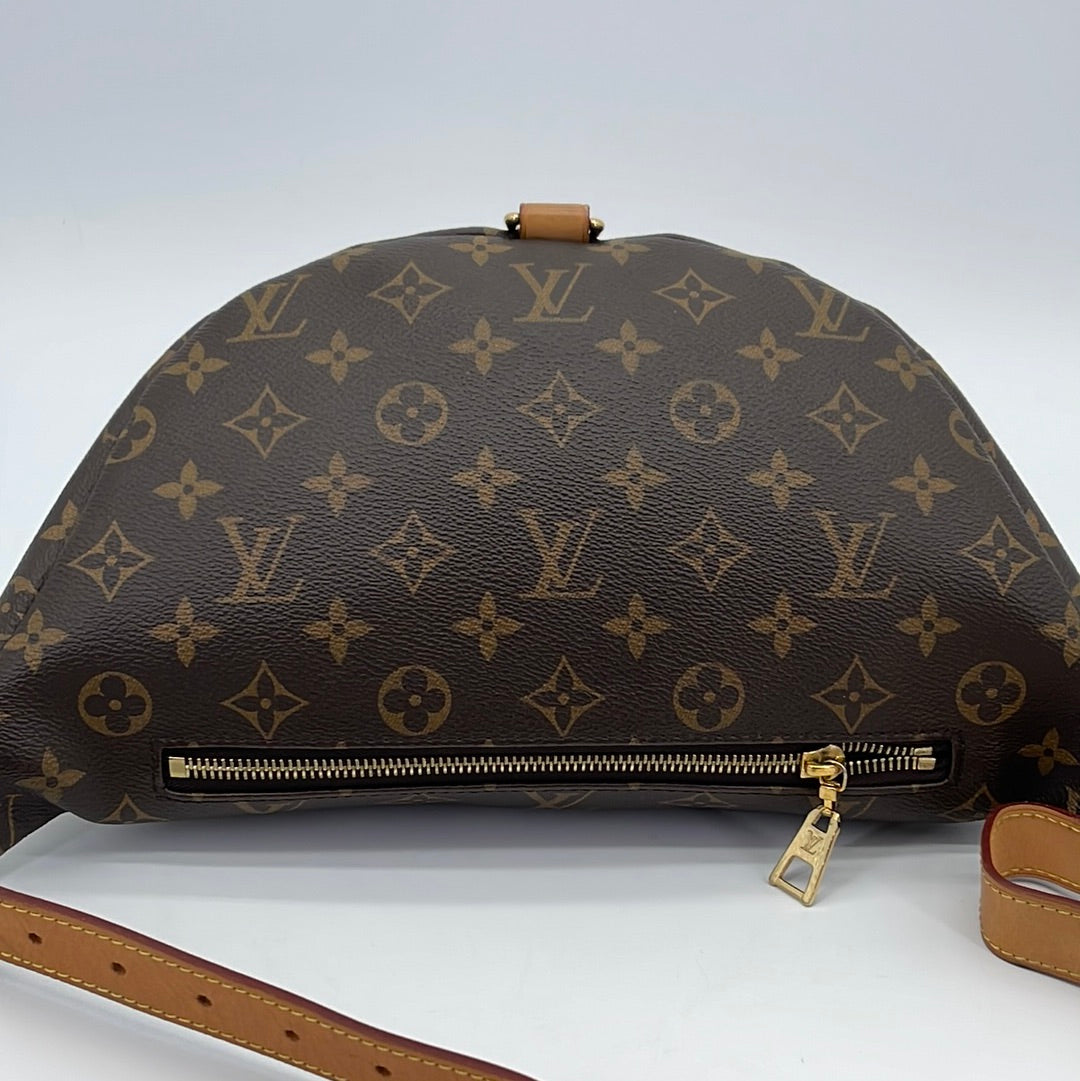 Louis Vuitton Bum Bag Monogram for Sale in San Antonio, TX
