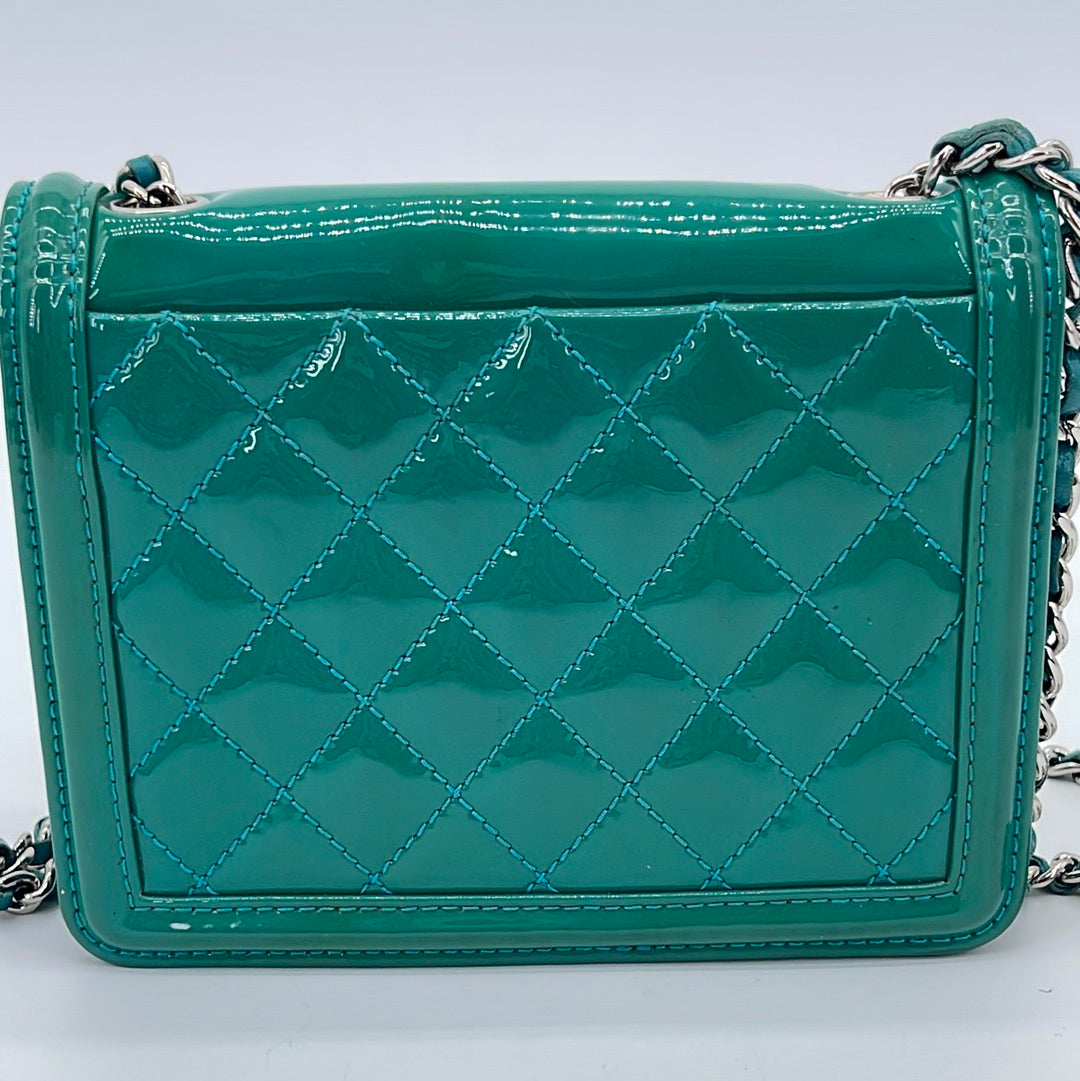 Vintage Chanel Medium Classic Double Flap Lime Green Lambskin Green Ha –  Madison Avenue Couture
