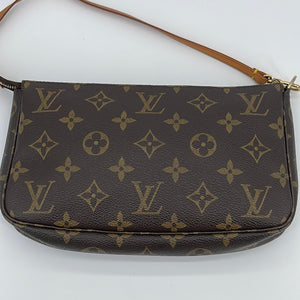 Louis Vuitton beige quilted Troca Pochette crossbody – My Girlfriend's  Wardrobe LLC