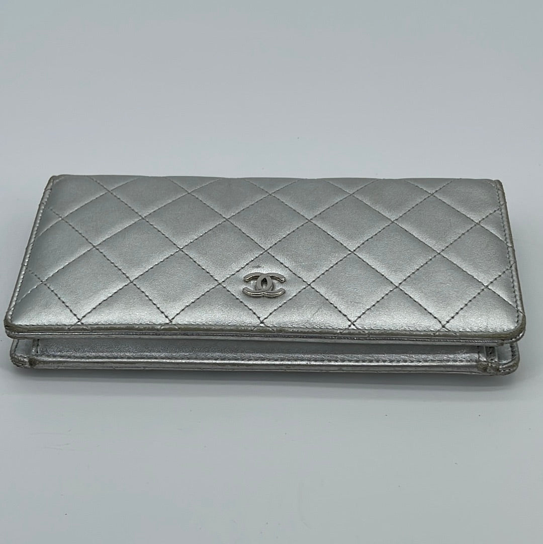 Giftable Preloved Chanel Silver Leather Long Yen Wallet 9Y87YB6 042823 Off