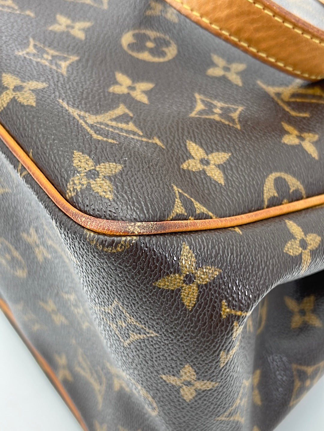 Louis Vuitton Batignolles Handbag 386960
