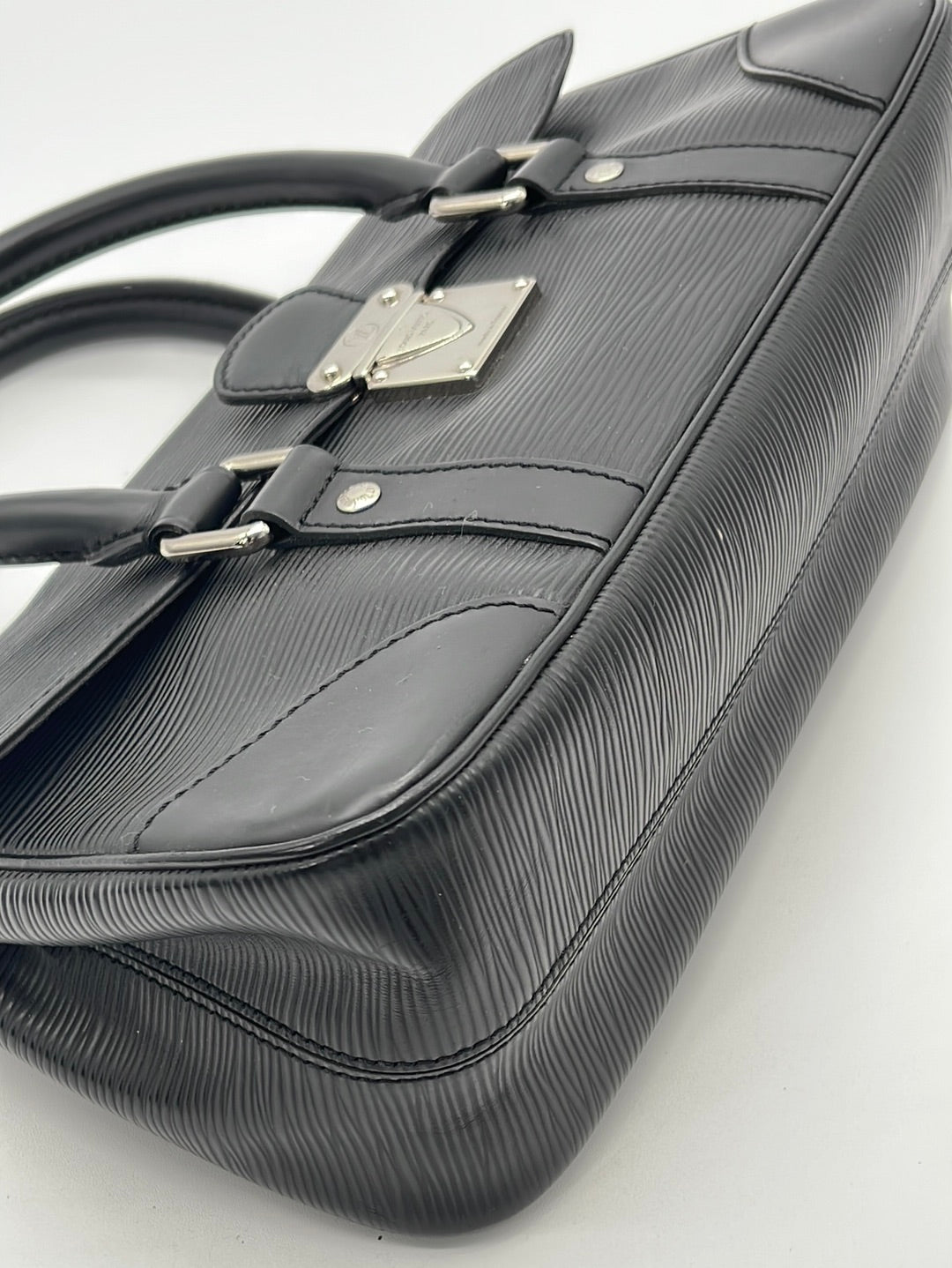 Louis Vuitton Ombre Bag Epi Leather Black – So Kriss Me